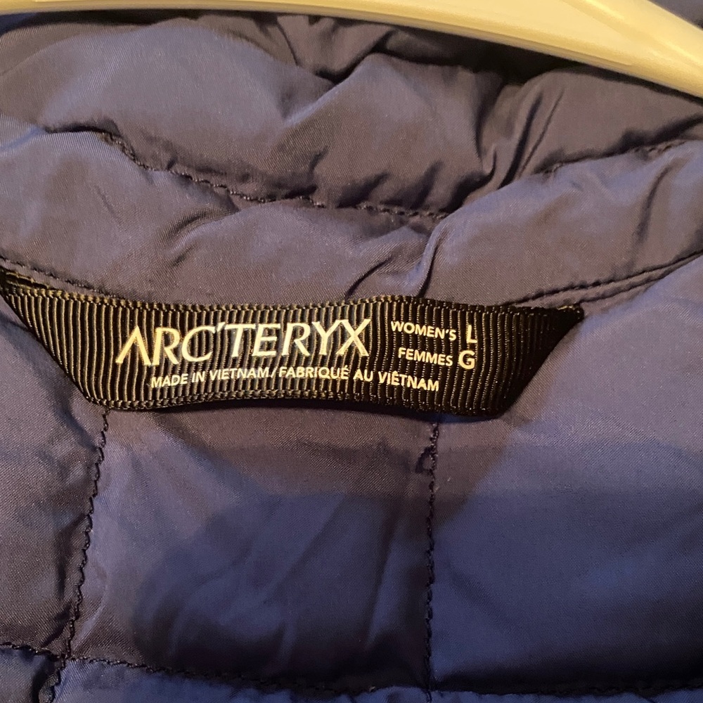 Arc'teryx Women's Blue Puffer Jacket - Picture 5 of 9